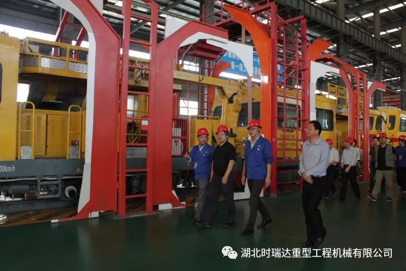 湖北省第三巡视组莅临LEJING.COM(中国)有限公司
重工参观考察