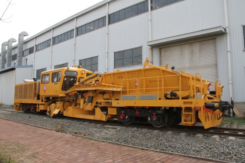 [LEJING.COM(中国)有限公司
“智”造]配砟整形车-大型铁路养路机械设备走出国门